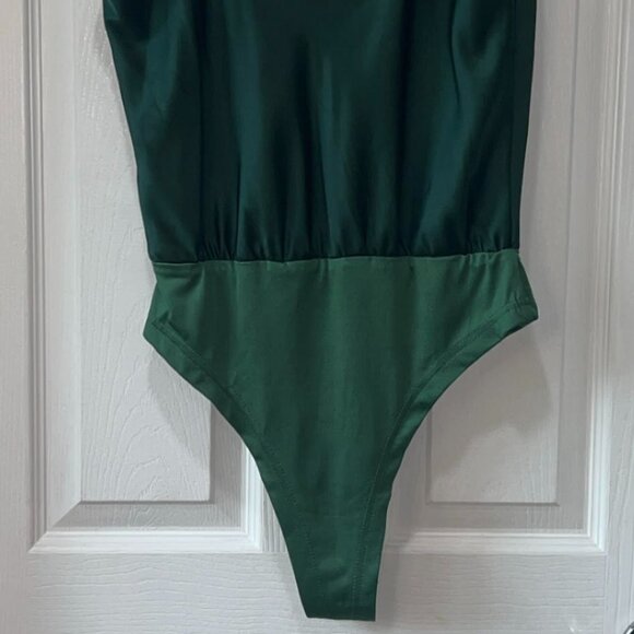 Brand New Sexy Emerald Green Bodysuit for Women Size MEDIUM NWT - Picture 4 of 7
